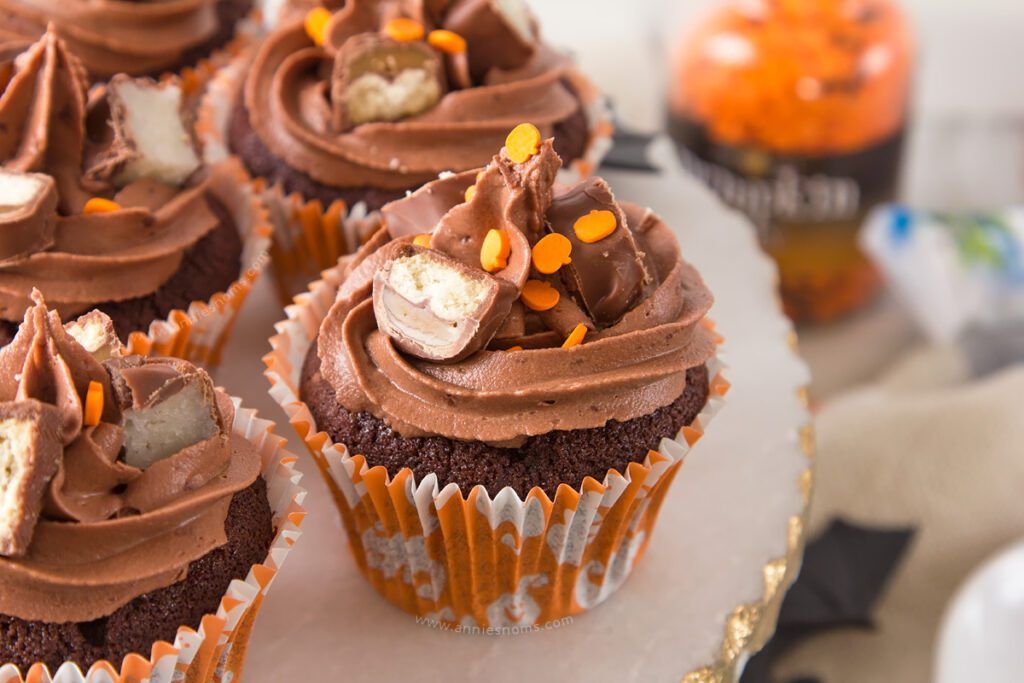 Have leftover Halloween sweets? Then make these Candy Bar Cupcakes! With a surprise centre, luscious frosting and candy bar topping, these are a fun and easy way to use that candy up!
