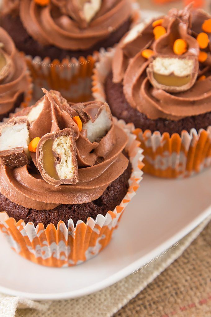 Have leftover Halloween sweets? Then make these Candy Bar Cupcakes! With a surprise centre, luscious frosting and candy bar topping, these are a fun and easy way to use that candy up!
