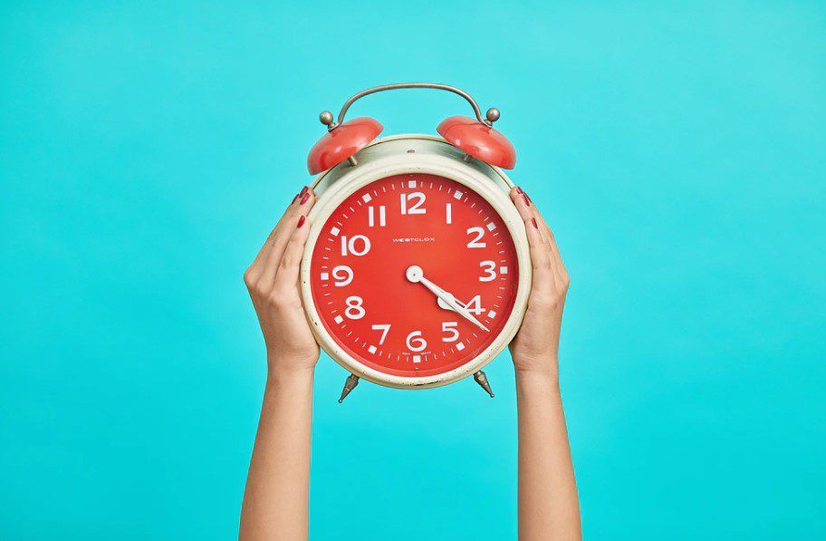 alarm clock to show timebound strategy for clearing clutter